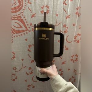 BRAND NEW WITH TAG/BOX! STANLEY Limited Edition Chocolate/gold 40 Oz Quencher